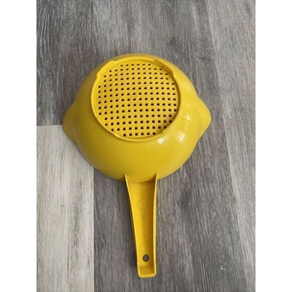 Vintage Tupperware Strainer Colander 1200-3 Yellow 1 Quart With Handle Hang Hole - Picture 2 of 4